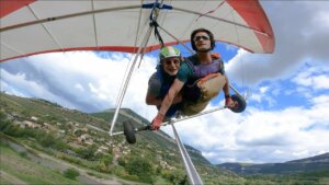 Pour ses 73 ans, son fils lui offre un vol en deltaplane